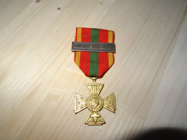 Médaille militaire Croix du Combattant Volontaire avec barrette Guerre 1939-1945