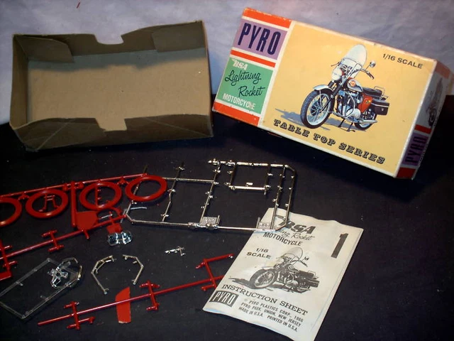 1966 Pyro BSA Lightning Rocket Motorcycle 1/16 Scale Model Kit AS - IS