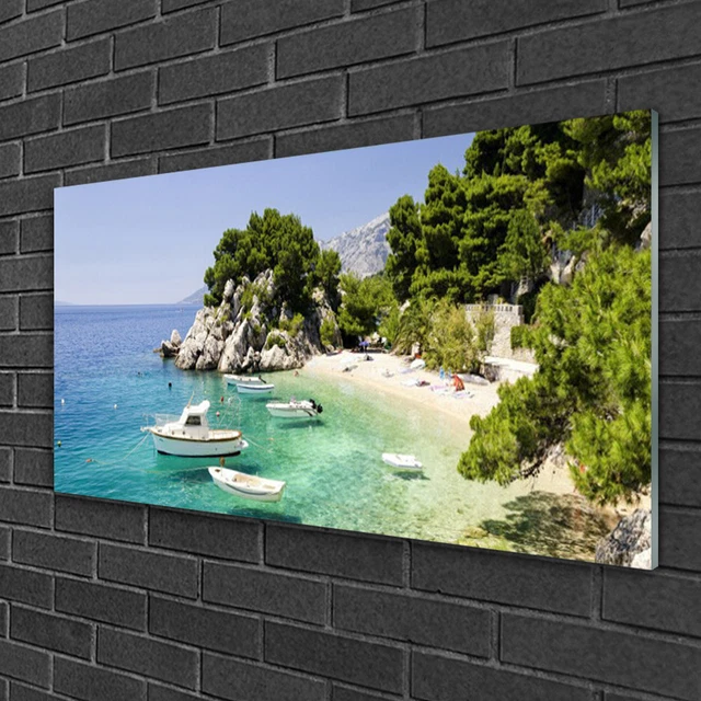 Impression sur verre - Image sur verre - Lac de montagne avec une jetée et des bateaux au