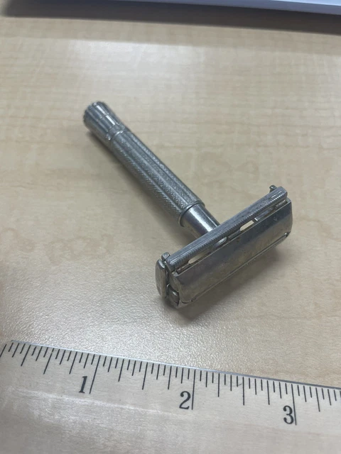 GILLETTE 1958 D2 Flair Tip Double Edge Safety TTO Razor USA Nice