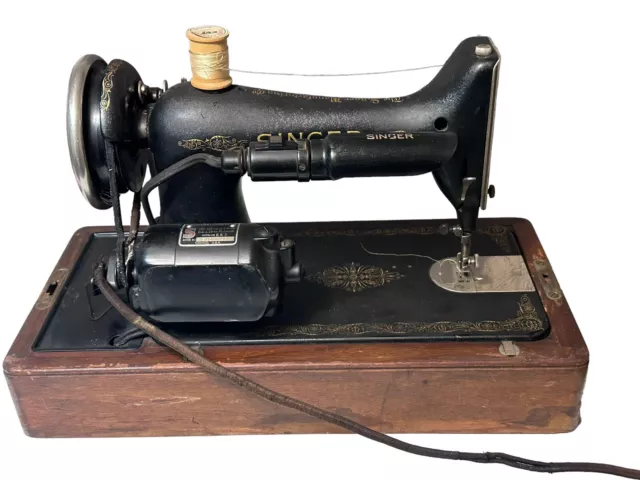 Vintage Singer Sewing Machine 1934 Model With Wood Case & Knee Lever AD597507