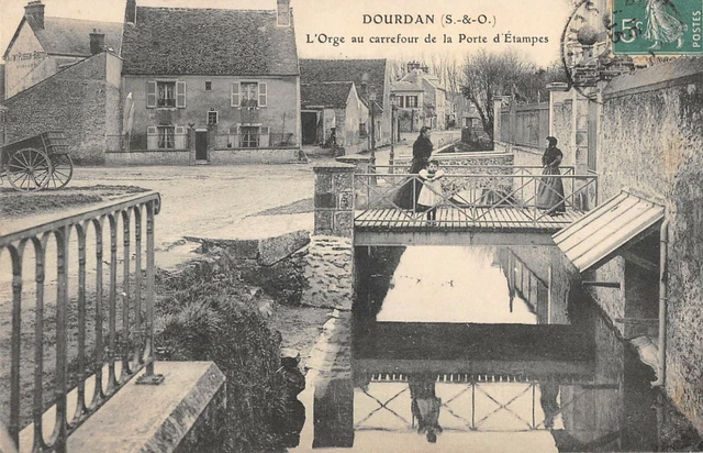 Cpa 91 Dourdan L'orge Au Carrefour De La Poste D'etampes