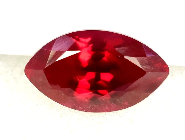 Bracciale con ciondoli fragole e cristalli verdi e rossi - Gioielli