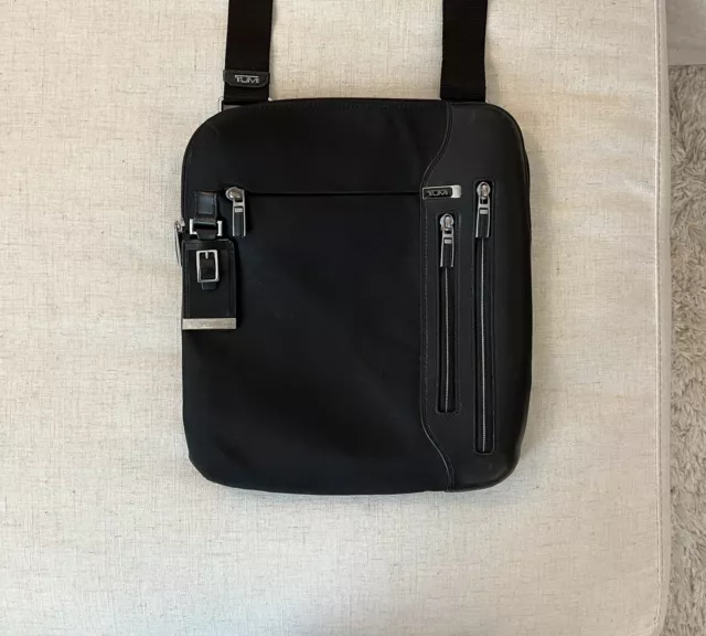 Tumi Crossbody Leather Ballistic Nylon Messenger Man Bag Tablet Case Satchel