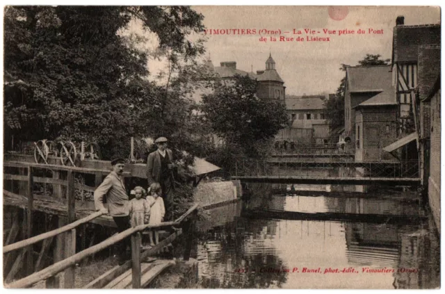 CPA 61 - VIMOUTIERS (Orne) - La Vie - Vue prise du Pont rue de Lisieux (animée)