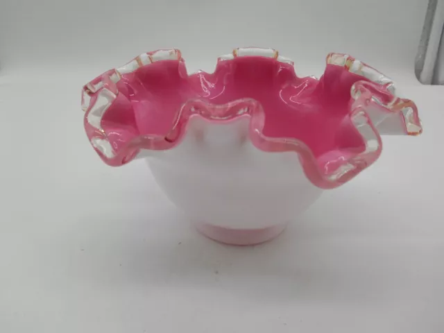 Pretty Fenton Milk Glass Peach Crest Pattern 6.5" Ruffled Bowl