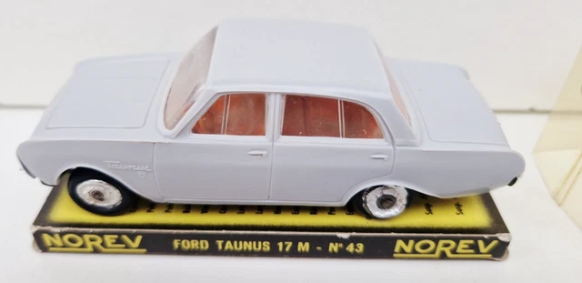 NOREV PLASTIQUE 84 FORD CORTINA BLEU CLAIR PRESQUE COMME NEUF RARE