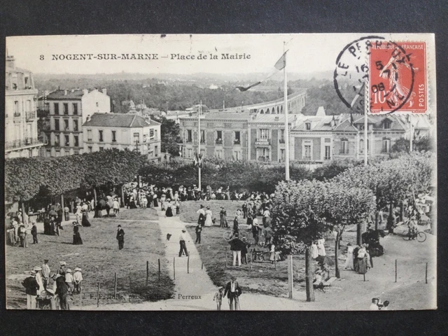 cpa 94 - NOGENT sur MARNE Val de Marne Place de la MAIRIE Fête en 1908