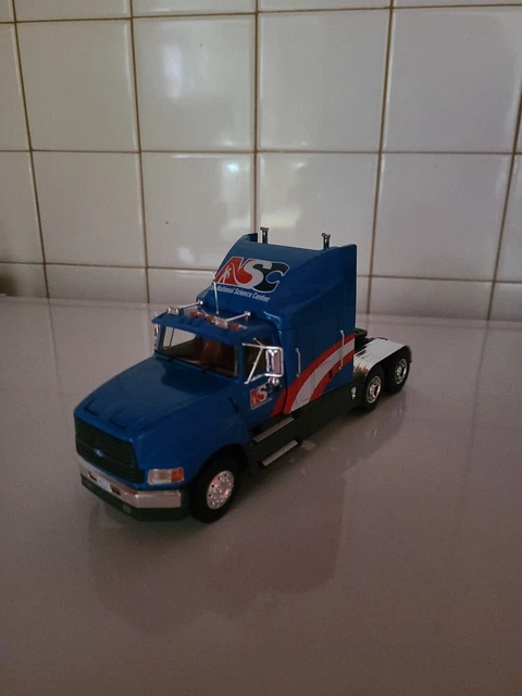 Miniature IXO Tracteur Renault R 310 - Échelle 1/43 - Neuf