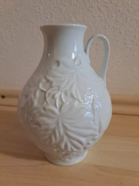 Vase, Royal Porzellan Bavaria KPM Germany Handarbeit. Weiß. Höhe 16 cm.