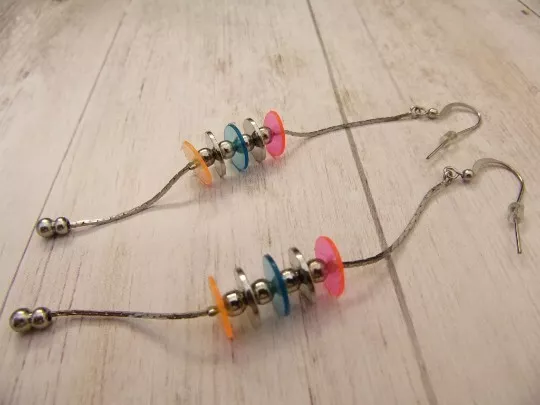 boucles d'oreilles longues originales contemporaines pastilles multicolores TBE