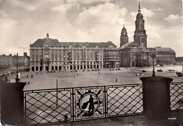 Dresden-Altmarkt, Ostseite mit Kreuzkirche und Rathaus, starke Knickecke