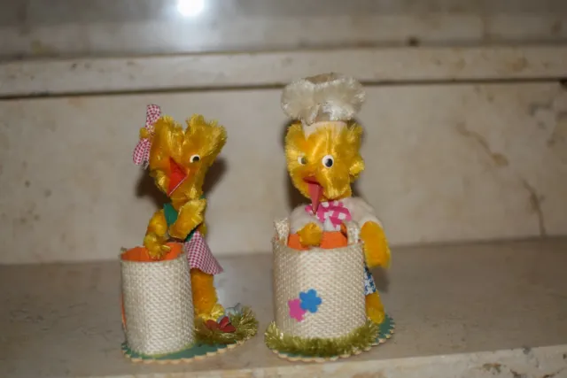 altes DDR Osterkükenpaar aus Chenilledraht mit Tasche  Kunstblume Sebnitz