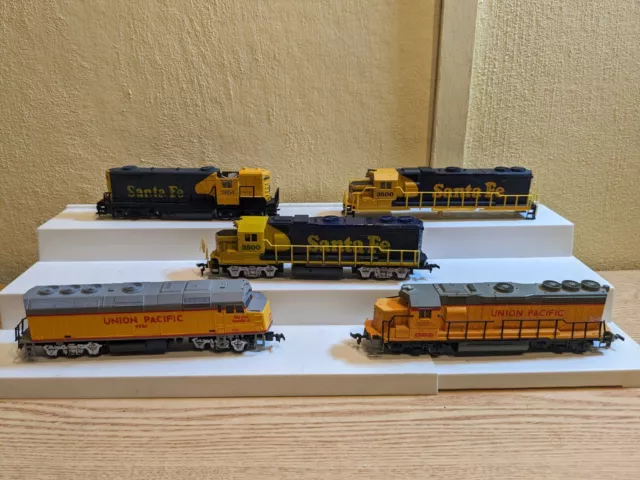 Lot of 5 Santa Fe & Union Pacific - Diesel Locos for Parts / Repair - HO Scale