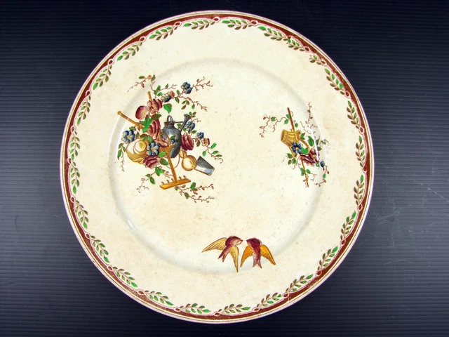 Assiettes anciennes en faïence – décor floral coloré – France Assiettes anciennes en faïence – décor floral coloré – France