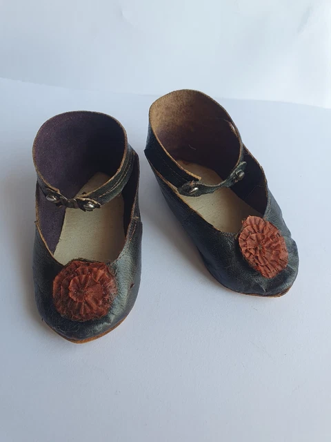 *PASSAGE VENDÔME PARIS* Rare Ancienne paire de CHAUSSURES en cuir de poupée T12.