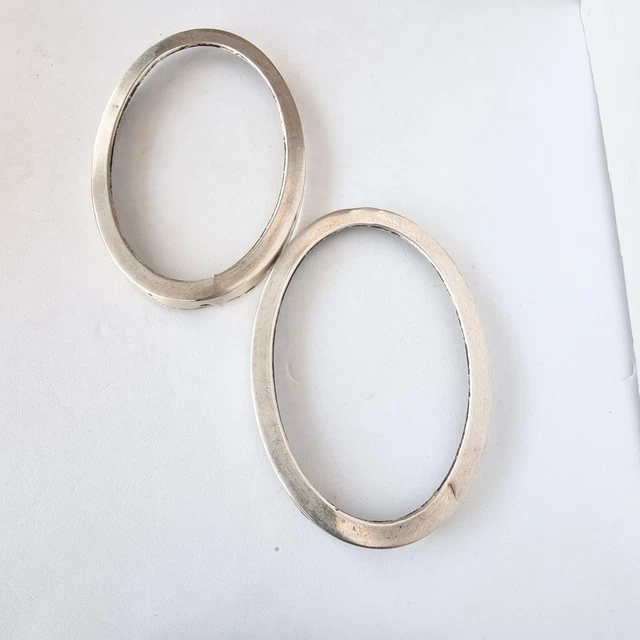Un paio di cerchi con cornici in argento ovale, con marchio 1919