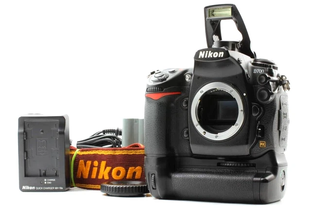 Nikon D700 12.1MP FX Digital SLR Camera Body +MB-D10 Battery Grip Japan w/o Lens