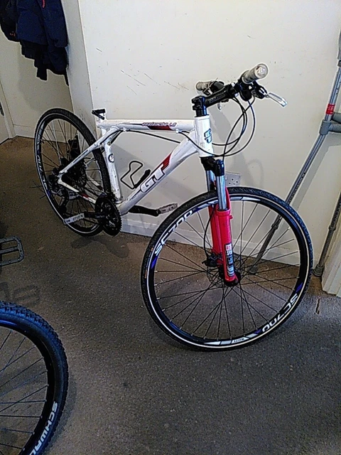 GT Avalanche Mountain Bike (Medium)