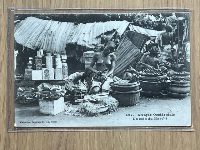 Carte Postale Ancienne Afrique Occidentale - Un Coin De Marché - Seins Nus