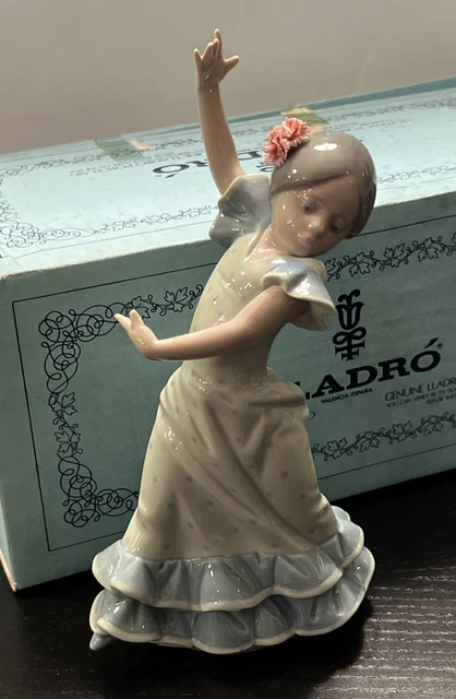 Vintage Lladro 5192 Spanish Flamenco Dancing Girl Figurine Lolita Mint in Box Vintage Lladro 5192 Spanish Flamenco Dancing Girl Figurine Lolita Mint in Box