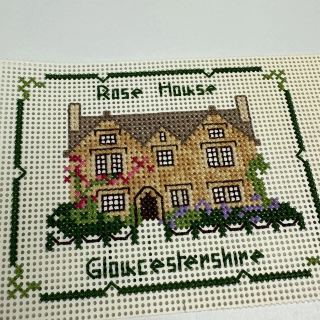 Cuadro de Colección Acabado de Punto de Cruz Pequeña Casa de Rosas Gloucestershire Inglaterra Reino Unido