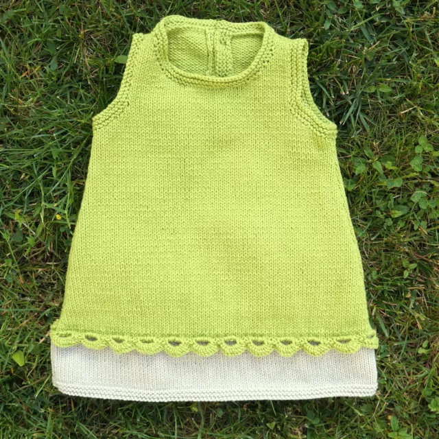 NEUF : robe bébé tricotée main en coton avec boutons fantaisie (6 mois)