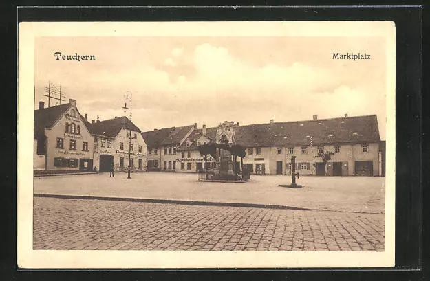 Teuchern, Blick auf den Marktplatz mit Gasthaus Zum Löwen, Ansichtskarte 1910