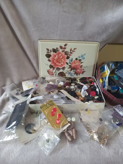 Job Lot Of Varios Items Of Haberdashery/needlework/buttons