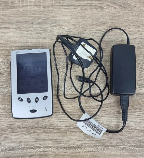 HP pocket pc 520 Series - With Charger- vintage Working