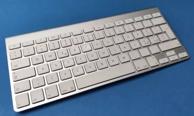 Apple Keyboard Tastiera Wireless - Bianca (A1314) - Layout Italy