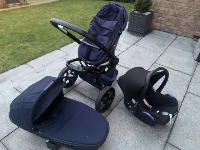 Quinny Moodd Pushchair travel system with carry cot, car seat and rain cover