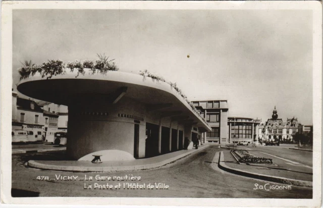 CPA Vichy Gare Routiere, La Poste et Hotel de Ville (1157098)