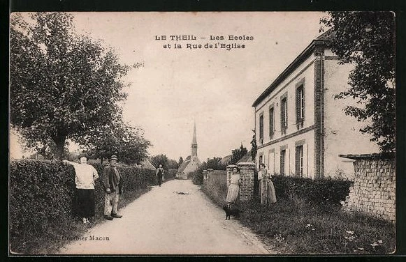 CPA Le Theil, Les Ecoles et la Rue de l´Eglise