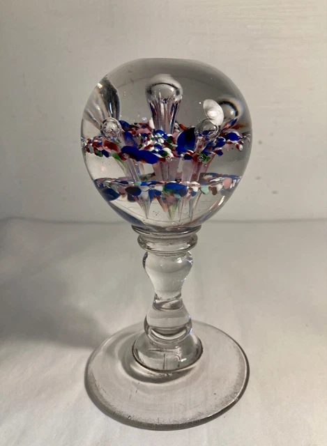 Petit porte perruque. Boule sulfure sur pied. Presse papier. Époque 1900.