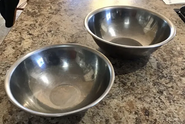 https://www.picclickimg.com/coQAAOSwkxNlizky/Vintage-Vollrath-Stainless-Steel-Bowls-Set-of-2.webp