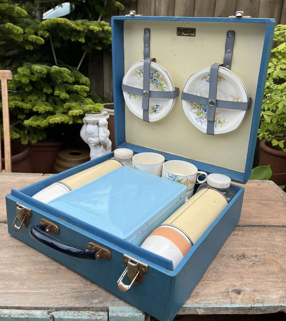 Juego de cestas de picnic Brixton azul y crema vintage y contenido original