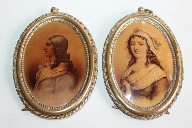 Ancienne paire de cadres médaillons bronze et gravures fixées sous verre
