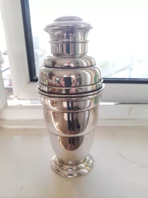 https://www.picclickimg.com/cp0AAOSw2xtlkVKl/Vintage-Art-Deco-Cocktail-Shaker-Silverplate-Martini-Mixer.webp