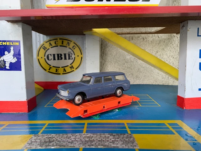 Peugeot 404 bleu fonce familiale norev 1/43