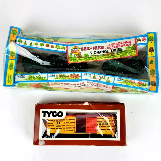 HO Scale Tyco KC 40394 Box Car Durango and AHM See-Niks 5 Miniature Orange Trees