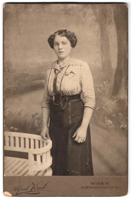 Fotografie Alfred Kral, Wien, Gumpendorferstrasse 83, Portrait junge Dame in mo
