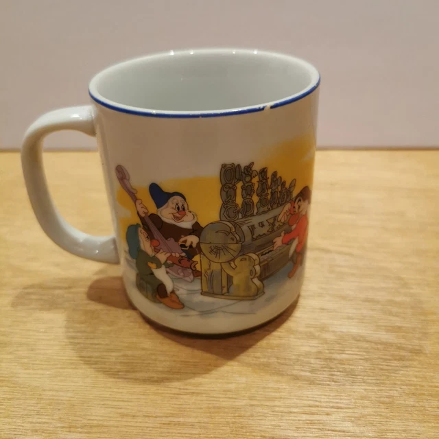 Snow White and the Seven Dwarfs Walt Disney Disneyland Vintage Mug