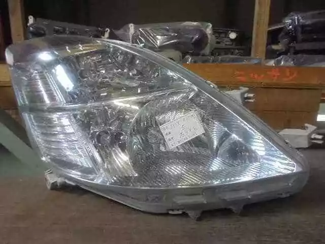 TOYOTA Isis 2006 DBA-ANM10G Right Headlight 4460 [Used] [PA67077731]