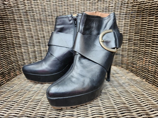Bottines MANAS En Cuir De Chèvre Noir Et Blanc - Taille 38 - Talon Plat Bout Rond - Occasion Très Bon état