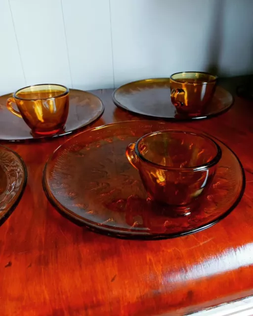 Set of 4 MCM Vintage Indiana Glass Amber Sunburst Buffet Snack Plates And Cups!