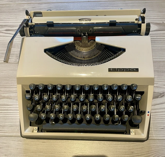 TRIUMPH TIPPA KOFFERSCHREIBMASCHINE Reiseschreibmaschine weiß 70er ...