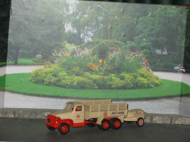 Dodge WC51 4x4 avec remorque porte bateau - Échelle 1/50e - Solido