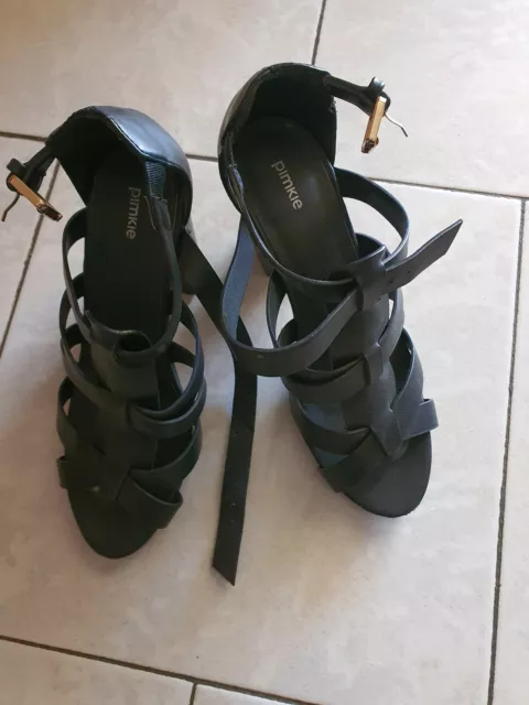 Escarpins Chaussures ouvertes pointure 36 noires à talon habillées pimkie tbe