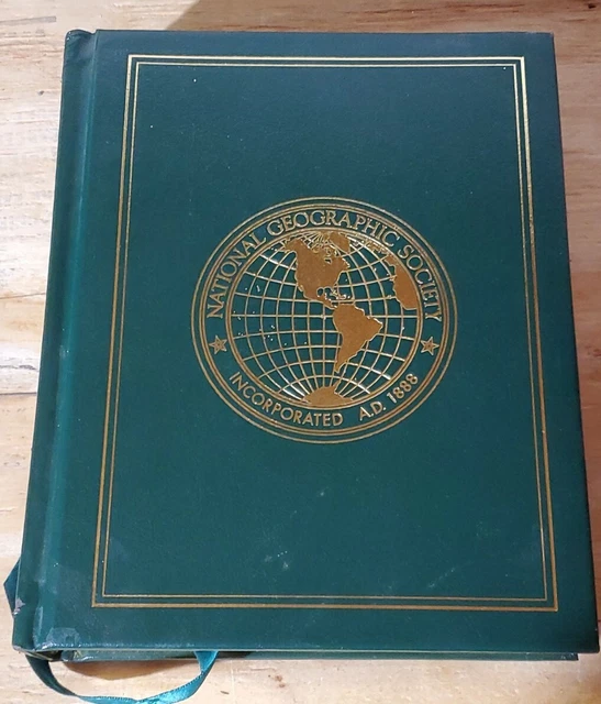 NATIONAL GEOGRAPHIC DESK Reference by National Geographic Society